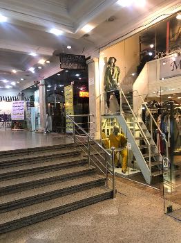 رهن و اجاره مغازه سعادت آباد ۲۰ متری ۱۲ ساله  - طبقه: همکف - - 7535429