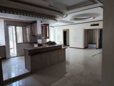 خرید آپارتمان کاشانک ۱۳۹ متری ۳ خوابه  ۱۴ ساله  - طبقه: اول - - 7862438